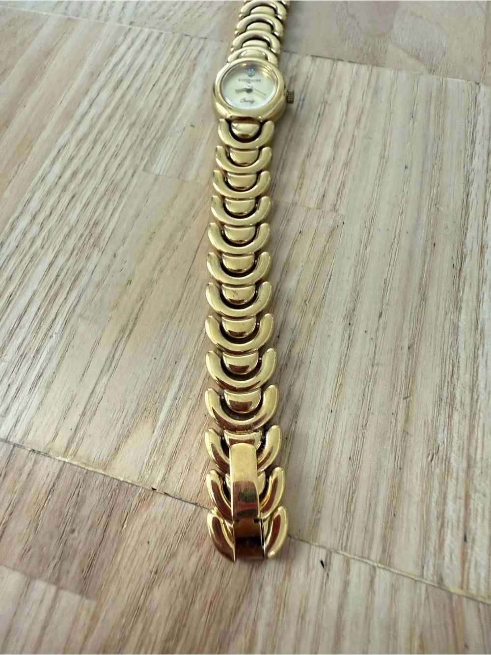 Wittnauer ladies oval gold tone dress watch NEW BATTERY